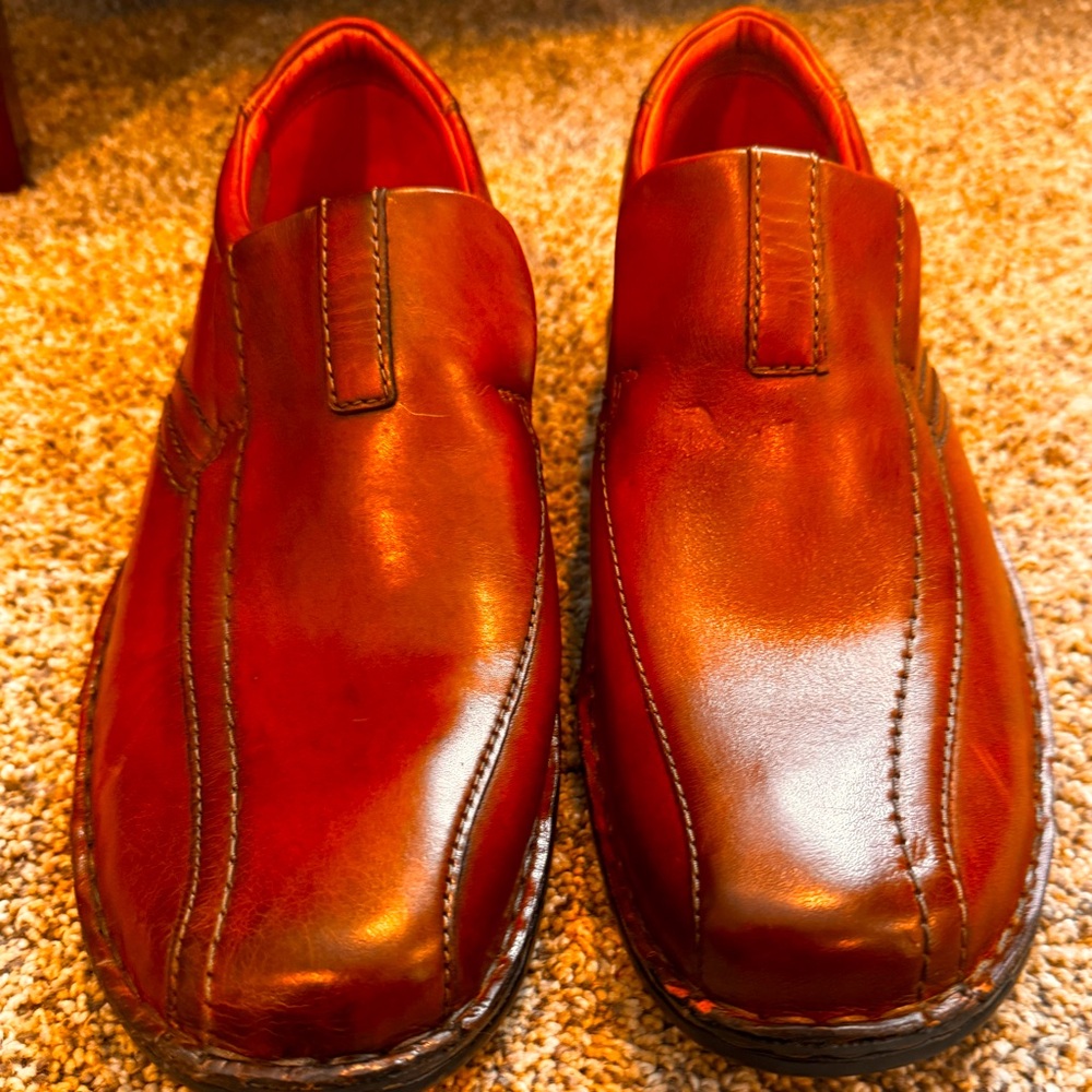 Men’s Clarks dress shoes. NWOT- never worn.